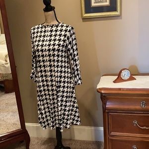 BOUTIQUE WOMENS DRESS...SZ MED...NWT